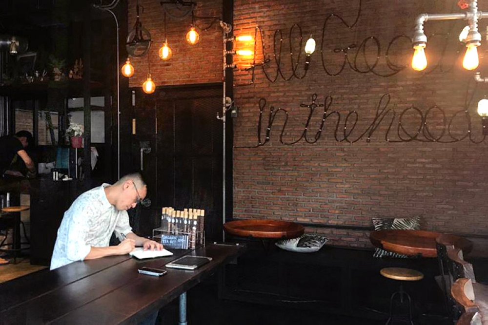 Is it better to have bad reviews than no reviews at all... and a near empty eatery?