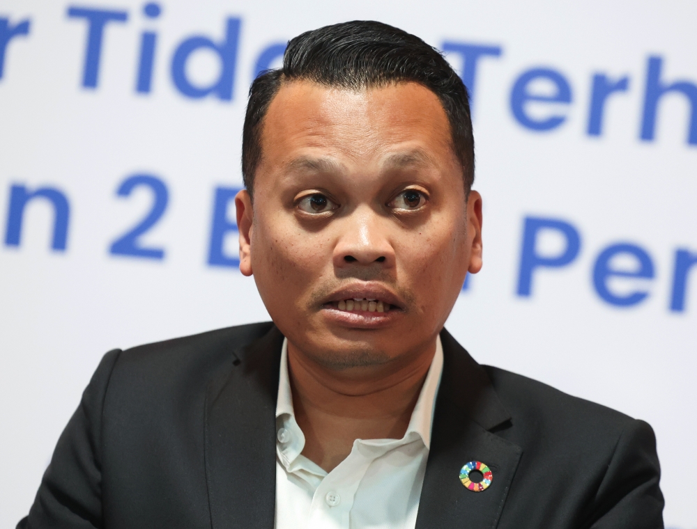 Minister of Natural Resources, Environment and Climate Change Nik Nazmi Nik Ahmad speaking at a press conference after the reimbursement payments to Selangor Water Management Sdn Bhd under the National Water Rate Reduction Program (NRW), at the Selangor Water Management Headquarters, Kuala Lumpur, March 7, 2023. — Bernama pic