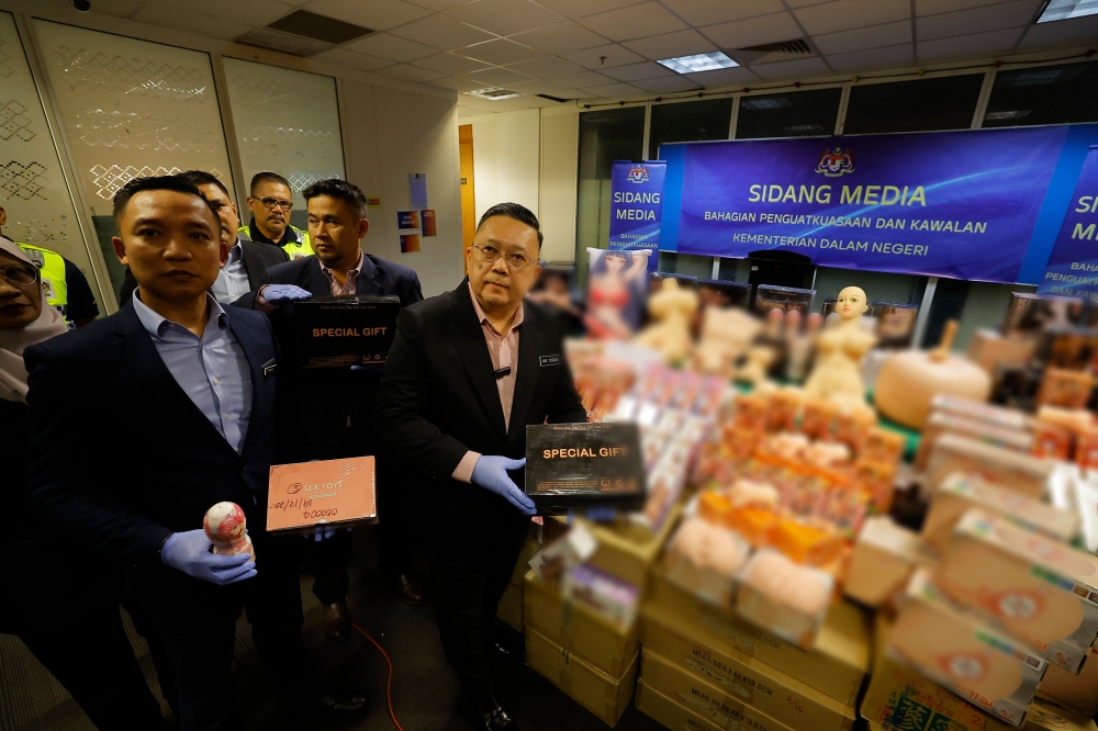 Ministry of Home Affairs Enforcement and Control Division Secretary Nik Yusaimi Yussof at a press conference on the seizure of sex toys at the Home Ministry in. Putrajaya, March 7, 2023. — Bernama pic