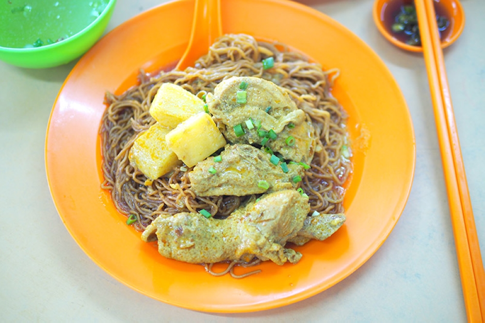 The combination of creamy curry chicken with 'wantan' mee is a delicious, mild one