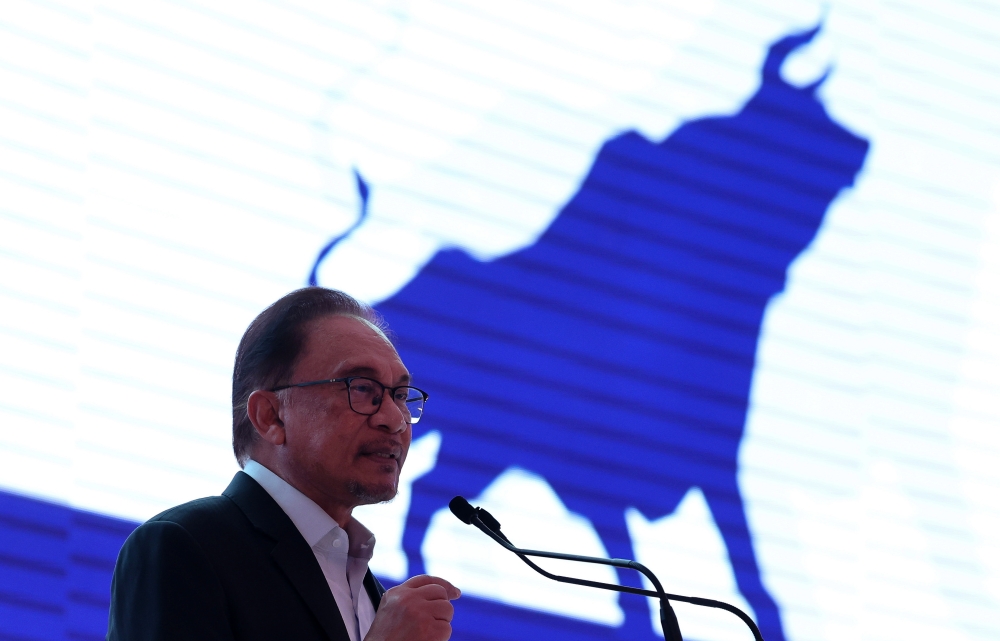 Prime Minister Datuk Seri Anwar Ibrahim presenting his keynote address at Invest Malaysia 2023 in Kuala Lumpur March 8, 2023. ― Bernama pic