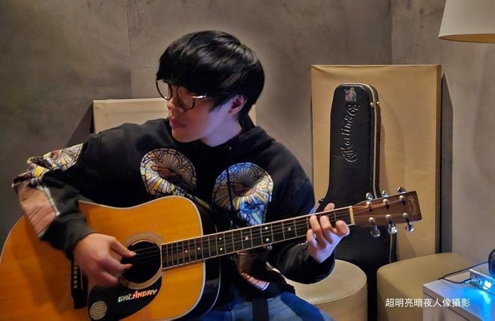 Multi-talented Crowd Lu will be performing at Plenary Hall, Kuala Lumpur Convention Centre in May. — Picture via Facebook/ 盧廣仲