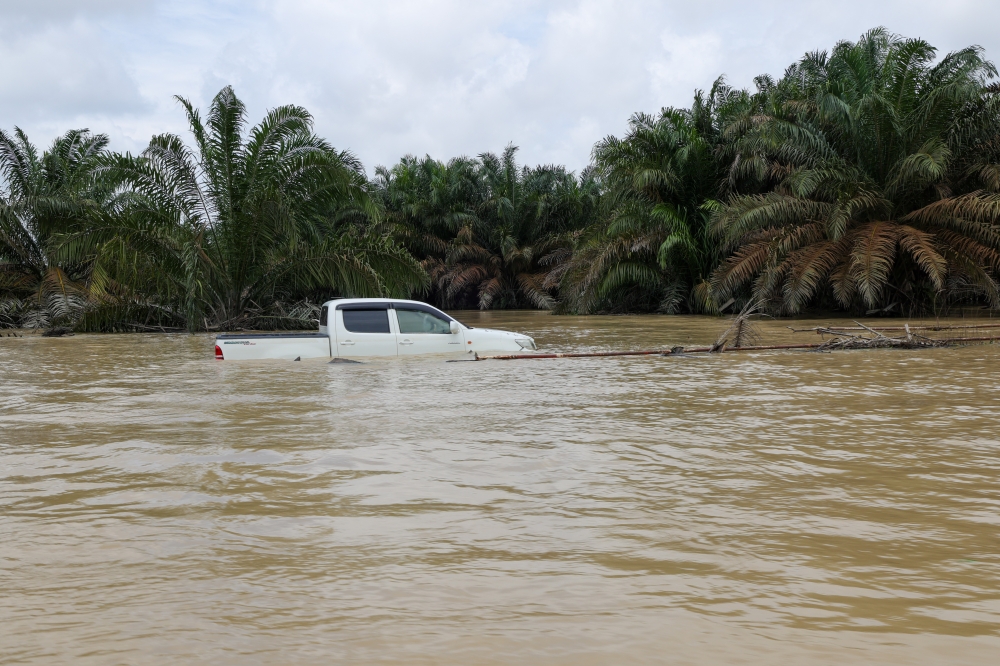 A four-wheel drive vehicle is submerged in water during a Bernama photo survey at the Orang Asli Village of Sungai Peroh, Kahang, Kluang, Johor, March 7, 2023. — Bernama pic