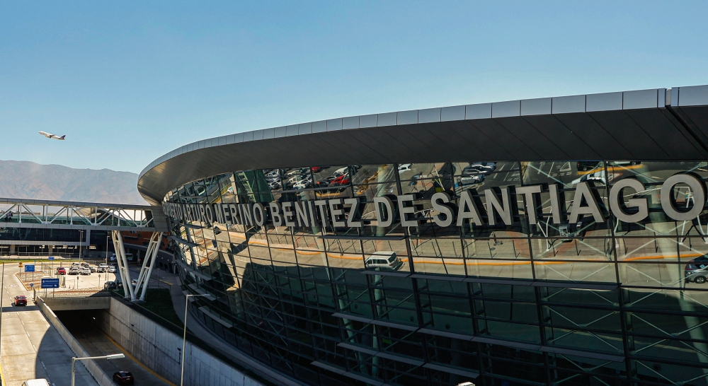 An aviation worker and a would-be robber died in a shootout yesterday during a failed heist at the international airport in Santiago, Chile, officials said. — AFP pic
