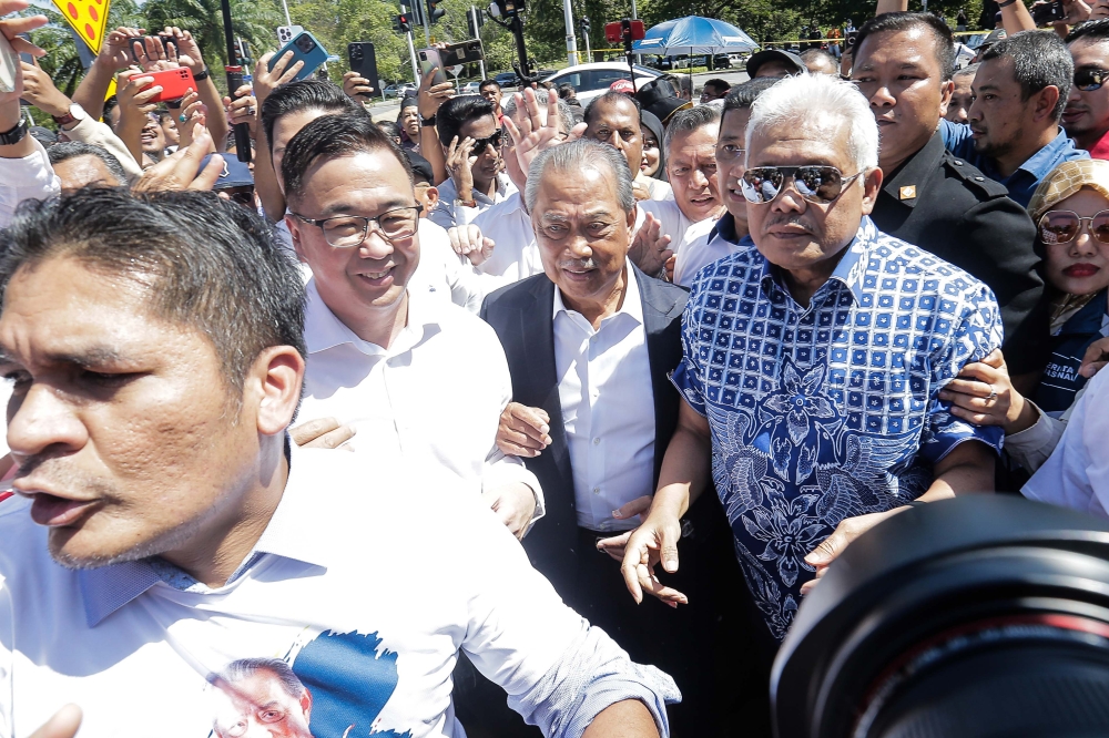 Perikatan Nasional chairman Tan Sri Muhyiddin Yassin arrives at the MACC headquarters in Putrajaya March 9, 2023. ― Picture by Sayuti Zainudin