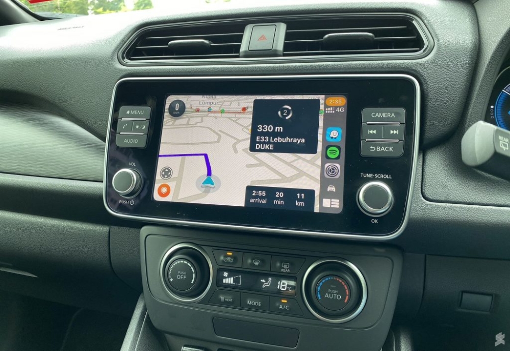 The new 8″ touch-screen infotainment system which now supports wired Apple CarPlay and Android Auto via USB-A.
