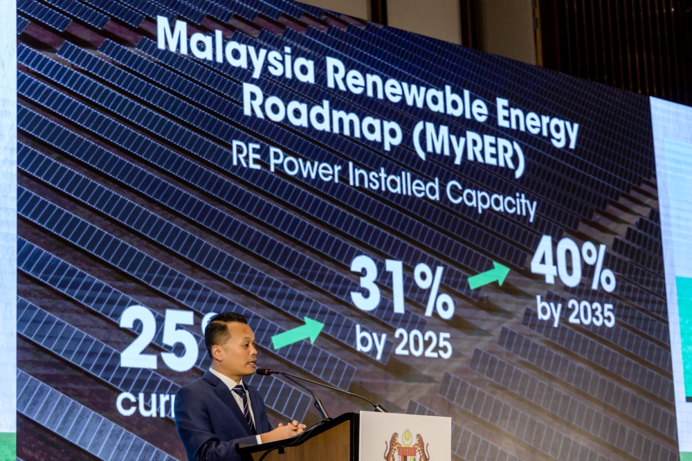 Natural Resources, Environment and Climate Change Minister Nik Nazmi Nik Ahmad says the government might remove a ban on exporting renewable energy that has been in place since October 2021. ― Picture by Firdaus Latif