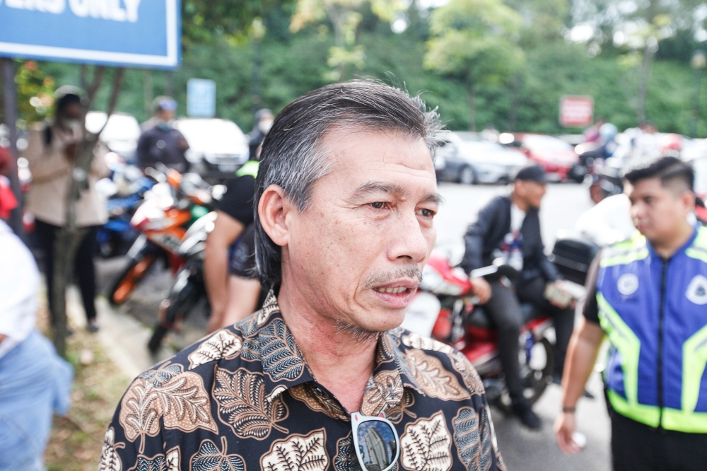 Perikatan Nasional Kangar MP Zakri Hassan speaks to Malay Mail as he waits outside the Kuala Lumpur Court Complex March 10, 2023. — Picture by Sayuti Zainudin