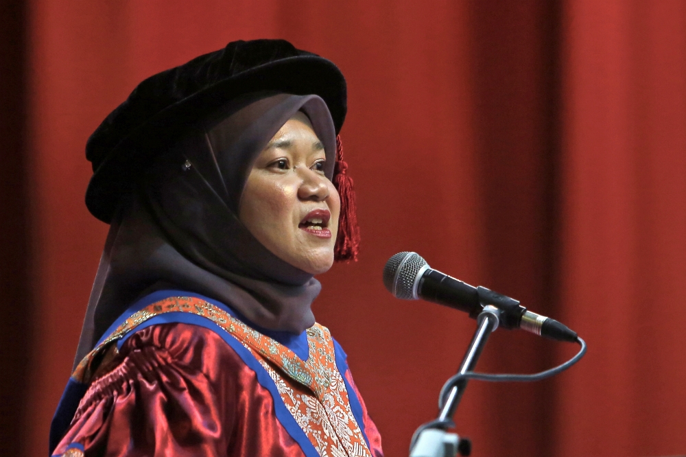 Education Minister Fadhlina Sidek delivers her speech during the 7th MOE Vocational College Convocation Ceremony at the Dewan Tuanku Canselor, Universiti Sains Islam Malaysia March 11, 2023. — Bernama pic