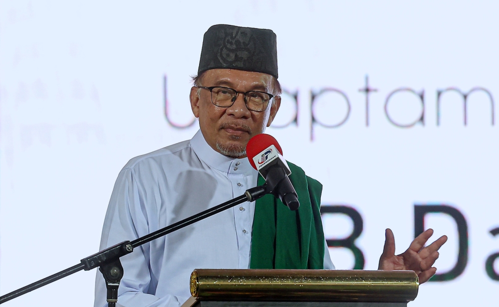 Prime Minister Anwar Ibrhiam at the Majlis Selawat dan Munajat Perdana untuk Malaysia event at Kuala Lumpur Football Stadium, Cheras March 11, 2023. — Bernama pic