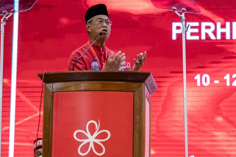 Don’t be surprised if in the future someone is arrested for posting a TikTok video that upsets the current government, former prime minister Tan Sri Muhyiddin Yassin warned Malaysians today. — Picture by Firdaus Latif