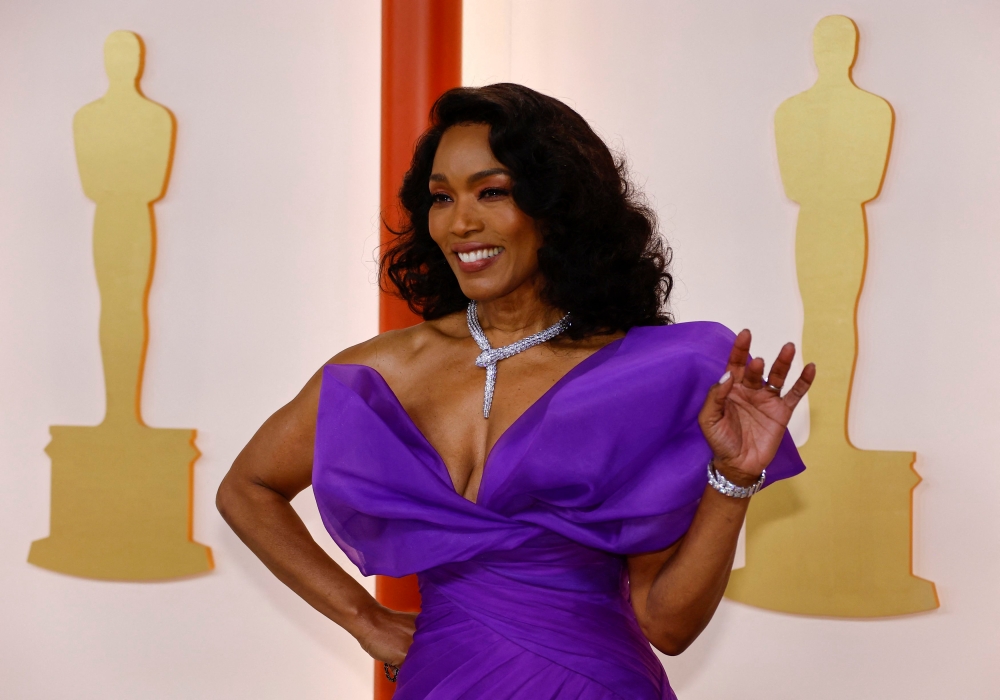 Angela Bassett poses on the champagne-colored red carpet in a mermaid-shaped gown in purple. — Reuters pic