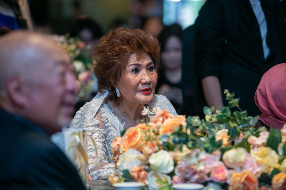 Datin Janet Yeoh, Michelle’s mother, was visibly thrilled and nervous upon arrival. She briefly told the media that she was excited and wished her daughter all the best at the 95th Academy Awards. — Picture by Raymond Manuel