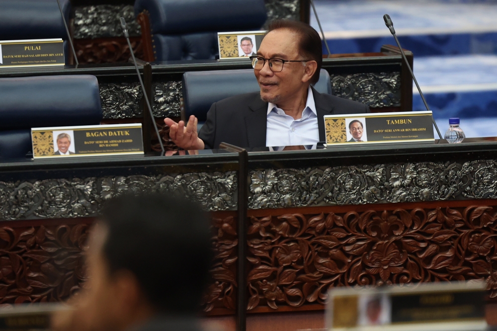 Prime Minister Datuk Seri Anwar Ibrahim said the second phase of the Sumbangan Tunai Rahmah rollout will be for the bottom 40 income group. — Bernama pic