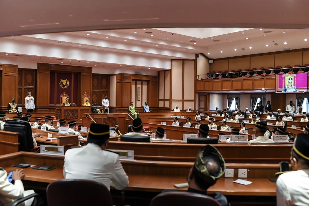 Sultan Al Aminul Karim Sultan Sallehuddin Sultan Badlishah delivers a speech during the opening session of the Kedah State Legislative Assembly in Alor Setar March 12, 2023. — Bernama pic