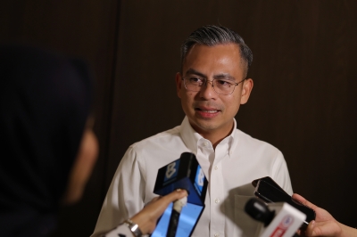 报告：Fahmi 表示，为保护当地敏感度，对在马来西亚表演的外国艺人实施更严格的规定