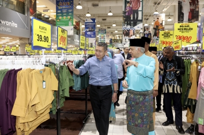 Salahuddin: Domestic Trade Ministry plans to introduce car loans to help B40 group - Vimarsana News