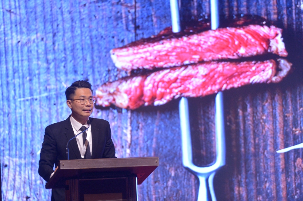Cell AgriTech founder and vice-president of manufacturing Jason Ng Chin Aik speaks at Malaysia’s first cultivated meat conference at the Kuala Lumpur Convention Centre March 16, 2023. — Picture by Shafwan Zaidon