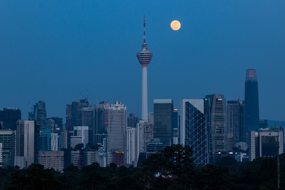 The government will focus on three main issues this year to achieve high-income nation status by 2026. — Picture by Firdaus Latif