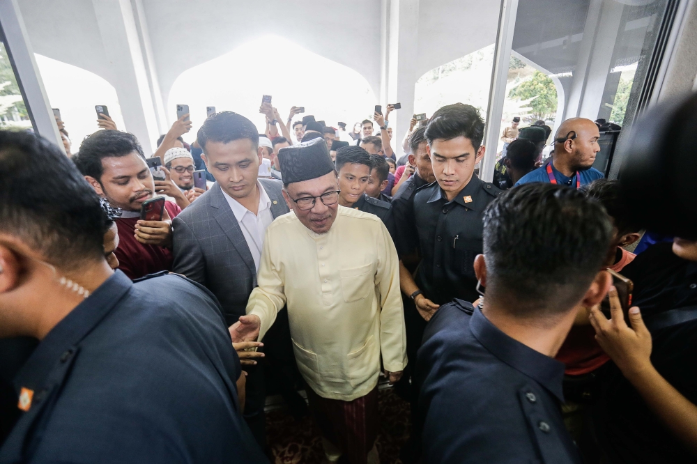 Prime Minister Datuk Seri Anwar Ibrahim said a total of 82,831 victims were moved to temporary relief centres (PPS) in Johor during the floods, and 26,879 evacuees are still at 102 PPS in the state. — Picture by Sayuti Zainudin