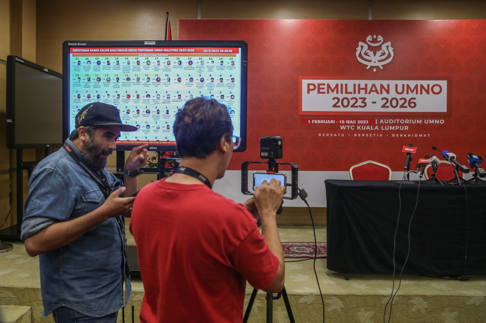 Members of the media look at a screen showing the 2023-2026 Umno election results at the party’s headquarters in Kuala Lumpur March 18, 2023. — Picture by Yusof Mat Isa
