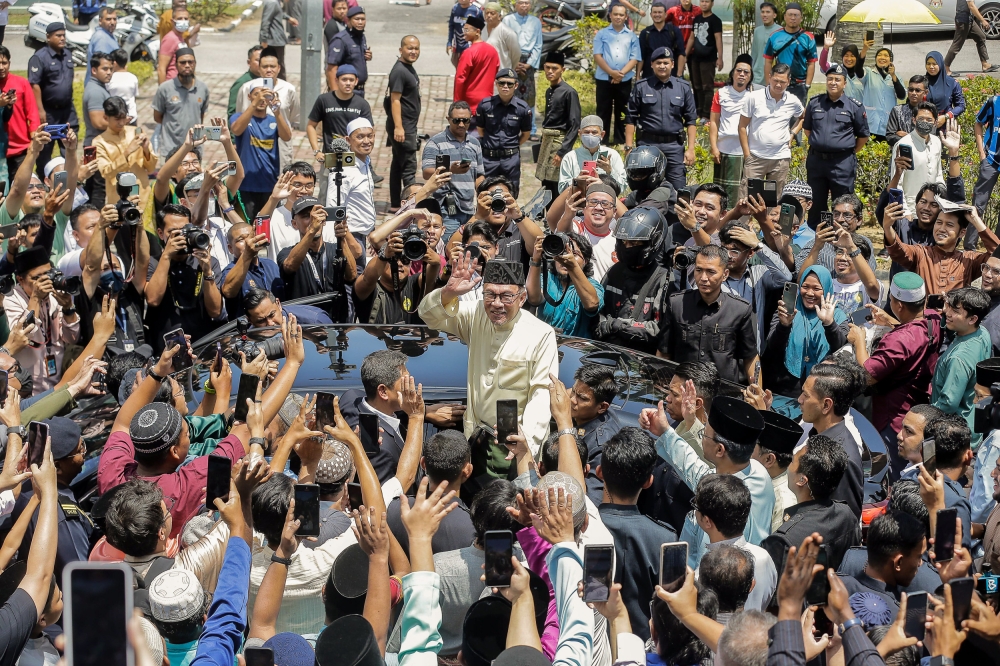 In their 28-page report examining the first 100 days of the current unity government, the collective said the prime minister should not hold any other portfolio apart from being prime minister. — Picture by Sayuti Zainudin