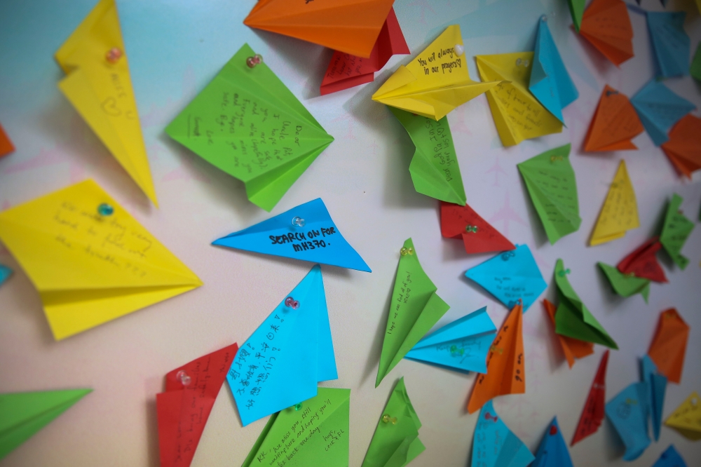 People leave messages on paper planes during the 4th annual MH370 remembrance event at the Publika in Kuala Lumpur March 3, 2018. — Picture by Yusof Mat Isa