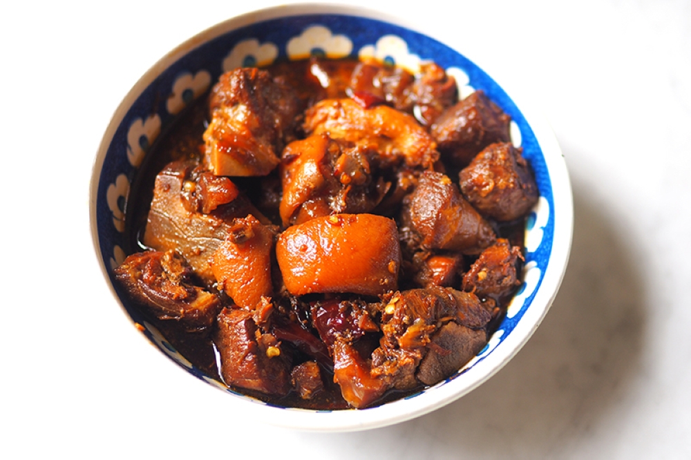 The vinegar pork leg was packed with meat but a little out of balance with the vinegar broth that was mild in taste.