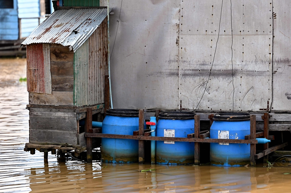 ‘Floating toilets’ help Cambodia’s lakedwelling poor Malay Mail