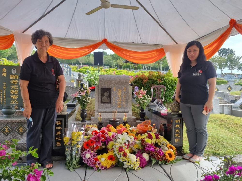 Police will continue its investigation into the death of political aide Teoh Beng Hock. — Facebook pic