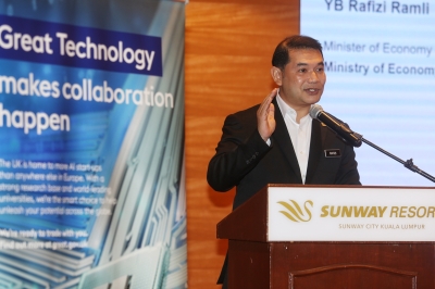 Economy minister: UK startups can expose Malaysia to global best practices - Vimarsana News