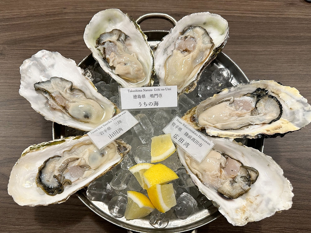 Kakiya Umihiko serves a variety of fresh Japanese oysters in a platter for you to go on an edible adventure to try different flavours. – Pictures by Lee Khang Yi