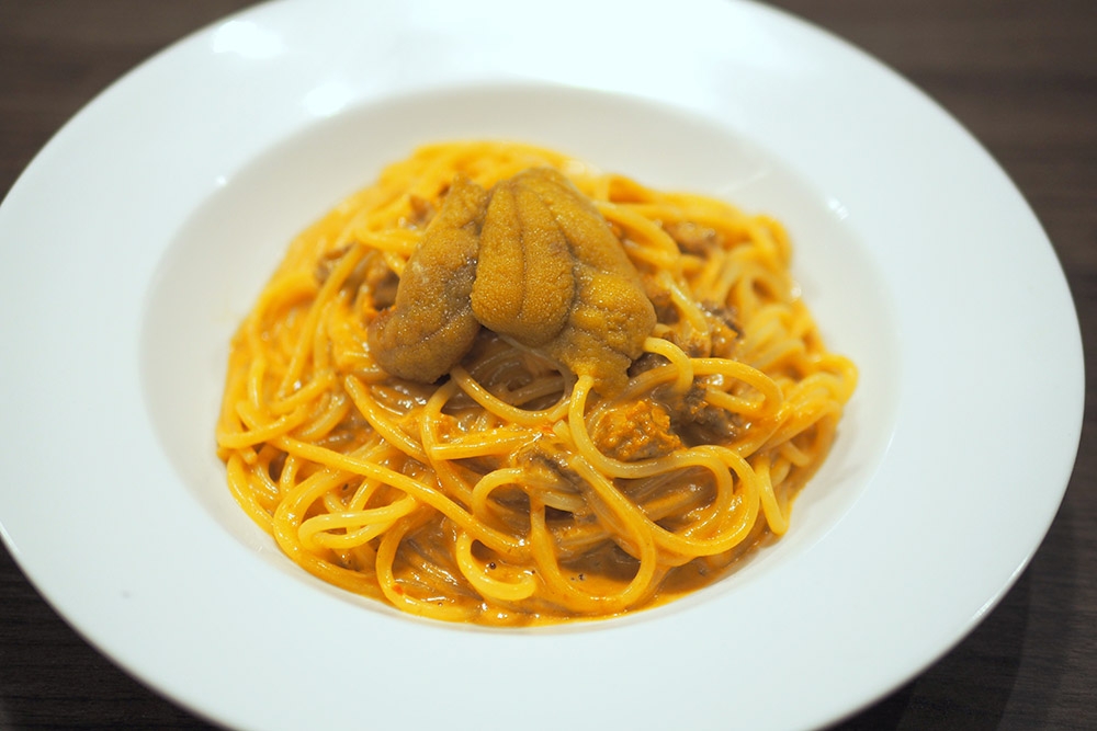 The Hokkaido Sea Urchin Tomato Cream Spaghetti uses a rich, creamy tomato sauce with lobes of fresh sea urchin to give it a hit of briny flavours.