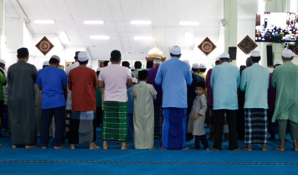 Covering the 'aurat' is part of the Islamic modesty concept. — File picture by Sayuti Zainudin