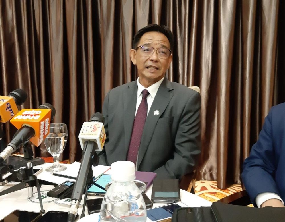 Datuk Seri Abdul Karim Rahman Hamzah says there is nothing wrong with people of different faiths entering the houses of worship of other faiths. ― Picture by Sulok Tawie