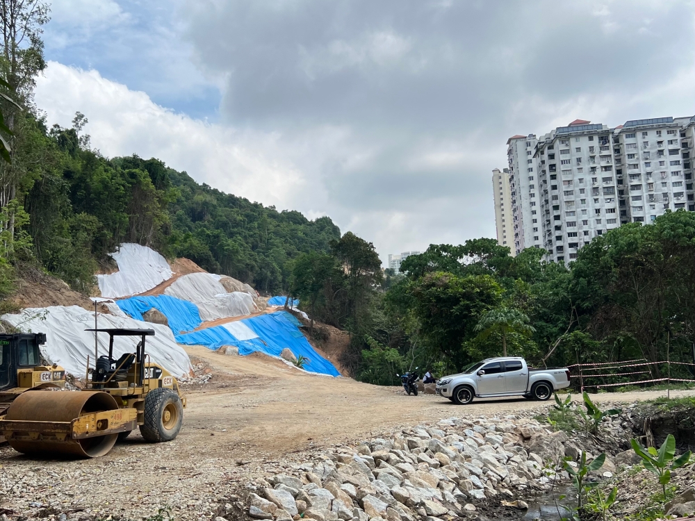 Construction of the highway on the hill slope of Bukit Hijau. — Picture by Opalyn Mok