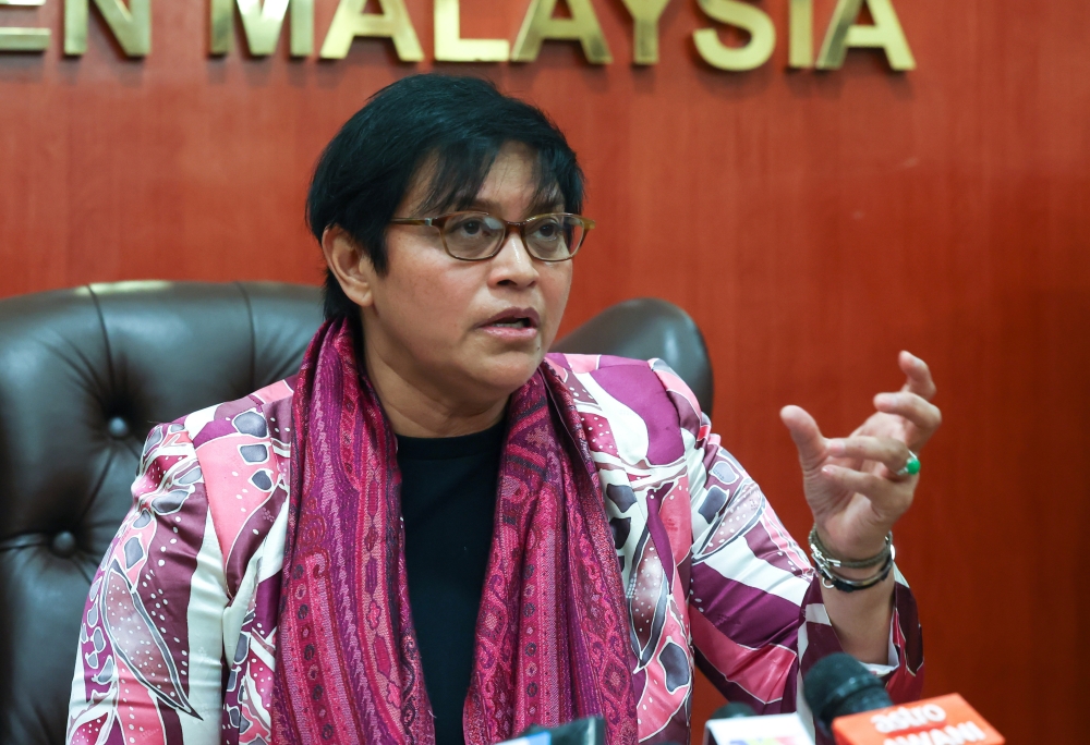 The Malaysian government is proposing to make it less intimidating for children to testify as witnesses in court, by pushing for law reforms to enable pre-recording of their entire testimony without having to attend the trial, minister Datuk Seri Azalina Othman Said said today. — Bernama pic