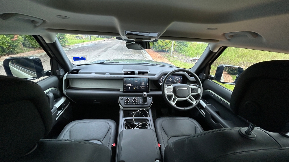 Enjoy a ride with the Land Rover Defender 90. 