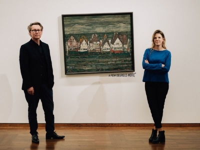 An exhibit of paintings hung off-kilter references the climate crisis - Vimarsana News