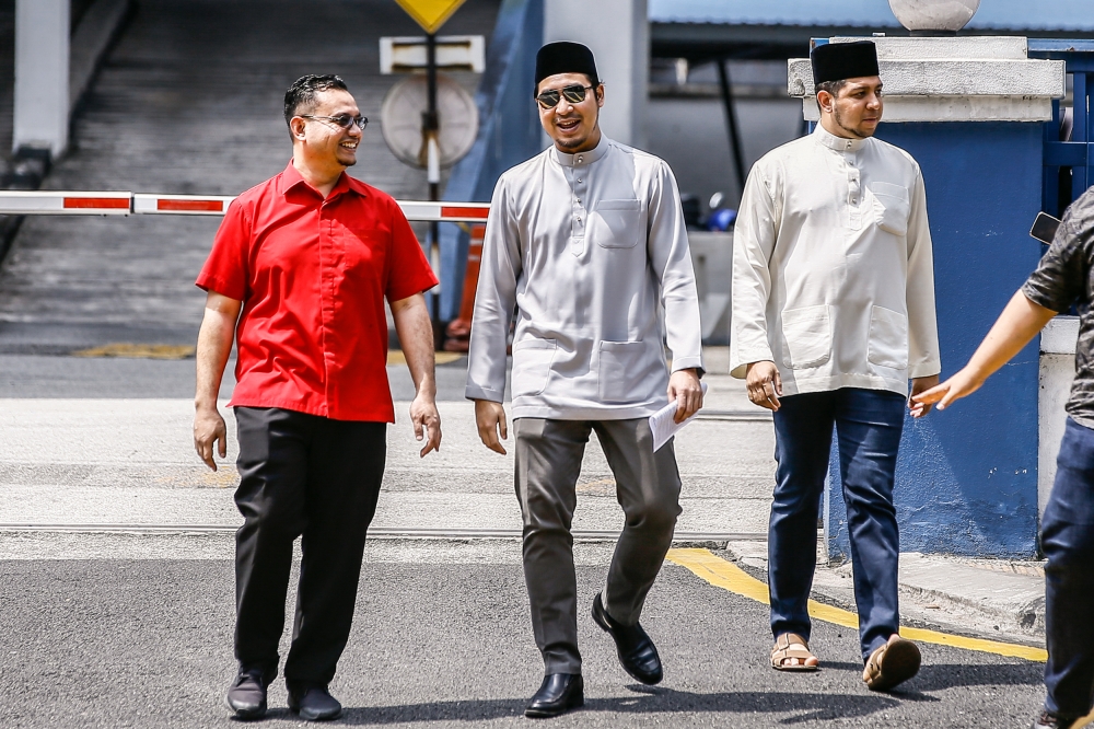 Armada chief Wan Ahmad Fayhsal Wan Ahmad Kamal (centre) lodged a police report yesterday to urge the police to probe both Lim Guan Eng and Prime Minister Datuk Seri Anwar Ibrahim over Yayasan Albukhary’s tax exemption status.— Picture by Hari Anggara