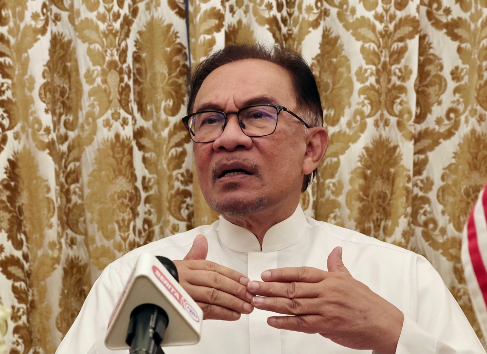 Prime Minister Datuk Seri Anwar Ibrahim said Malaysia enjoyed excellent relations with Saudi Arabia, including in business matters, banking and Islamic activities. — Bernama pic