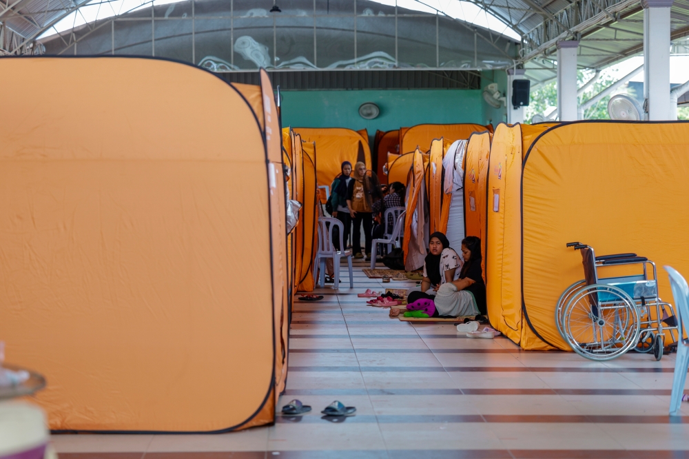 A total of 179 victims from 47 families have been evacuated to four relief centres (PPS) in Larut Matang and Selama when floods hit several villages in the district last night. — Bernama pic