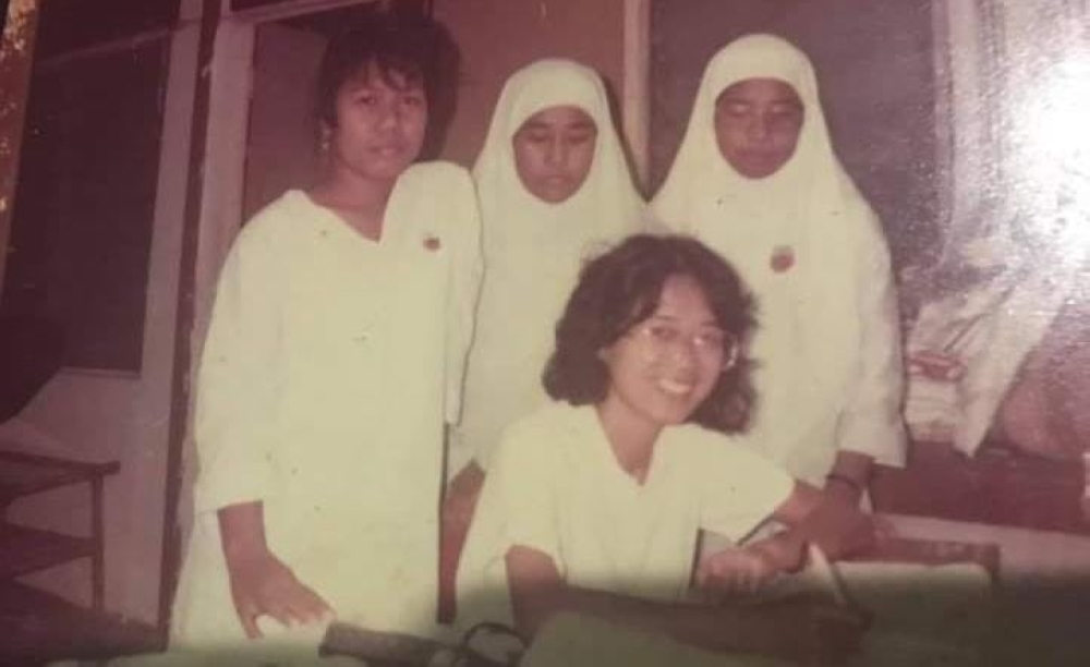 Norasiah Jamil managed to locate her teacher Pak Lin Haw who helped her with university's entrance fee, 36 years later. — Picture via Facebook/ Norasiah Jamil