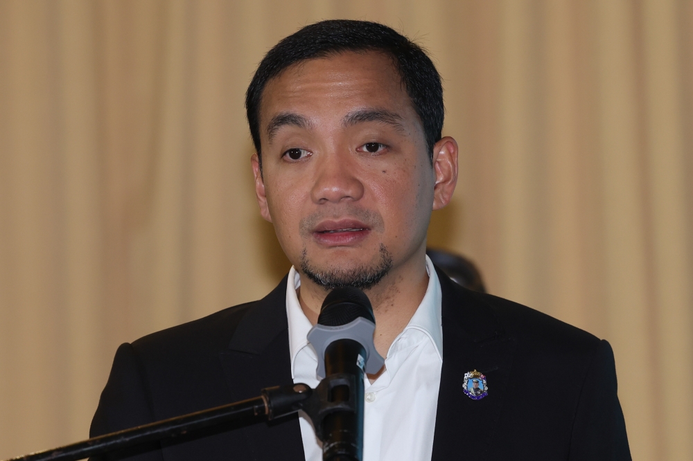 Johor Menteri Besar Datuk Onn Hafiz Ghazi said progress on RTS has reached 32.78 per cent and is expected to be completed by the end of 2026. — Bernama pic