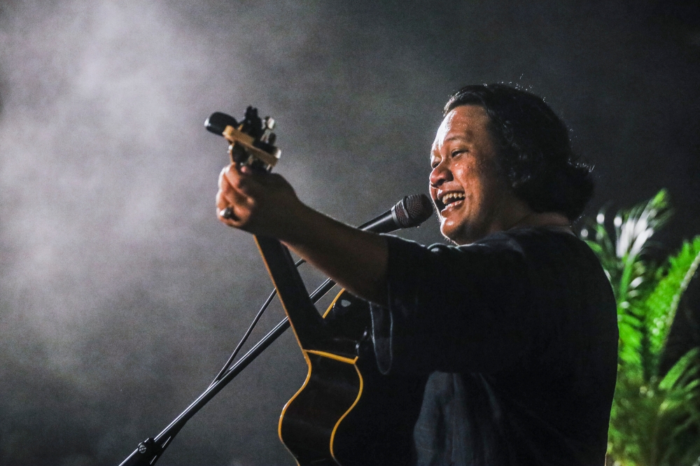 Kuching-born singer-songwriter Amir Jahari's latest single 'Hasrat' is amongst the top ten most streamed local songs on Malaysia's Spotify And Apple Music charts. — Picture by Hari Anggara.