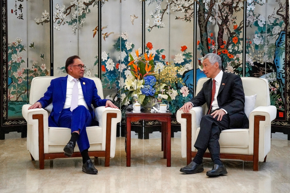 Prime Minister Datuk Seri Anwar Ibrahim and Singapore PM Lee Hsien Loong during a discussion in Hainan, China March 30, 2023. ― Bernama pic