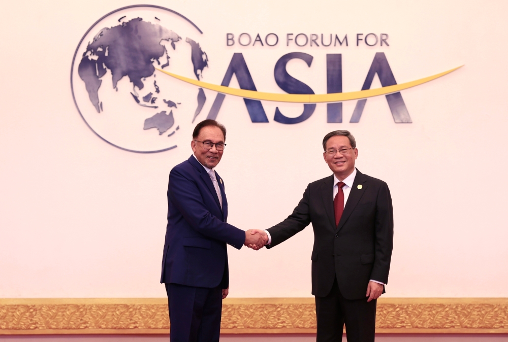 PM Datuk Seri Anwar Ibrahim is greeted by China PM Li Qiang at the Boao Forum for Asia Annual Conference 2023 in Hainan, China March 30, 2023. ― Bernama pic