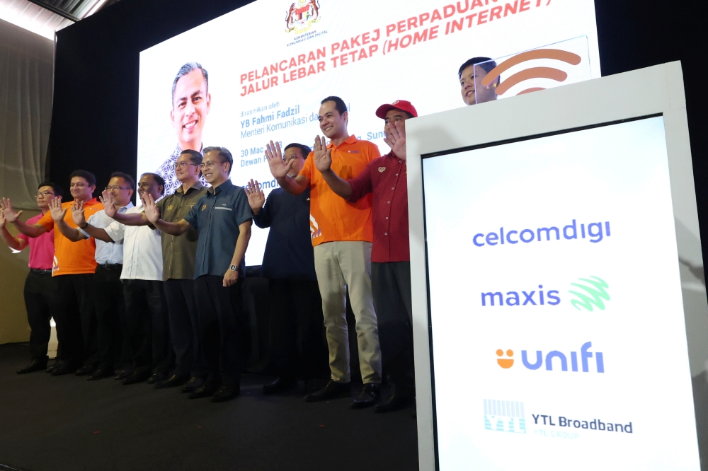 Communications and Digital Minister Fahmi Fadzil (6th left) is seen at the launch of the Fixed Broadband Unity Package (Home Internet) in Sungai Petani March 30, 2023. — Bernama pic
