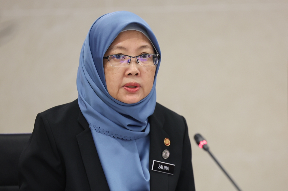 Health Minister Dr Zaliha Mustafa said the ministry will ensure the establishment of the Healthcare Reform Commission can be implemented to tackle issues related to the service scheme for health personnel, especially doctors. — Bernama pic