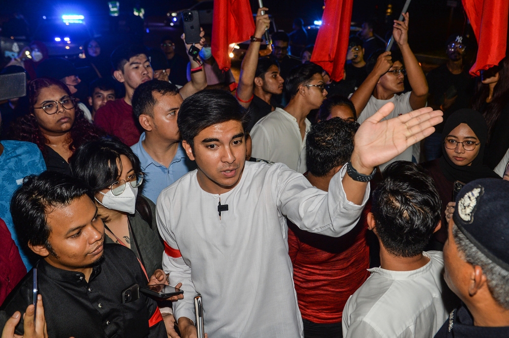 Muda president Syed Saddiq Abdul Rahman speaks to the media outside UiTM Shah Alam after the Jelajah Mansuh Auku programme at UiTM Shah Alam was blocked March 30, 2023. — Picture by Miera Zulyana